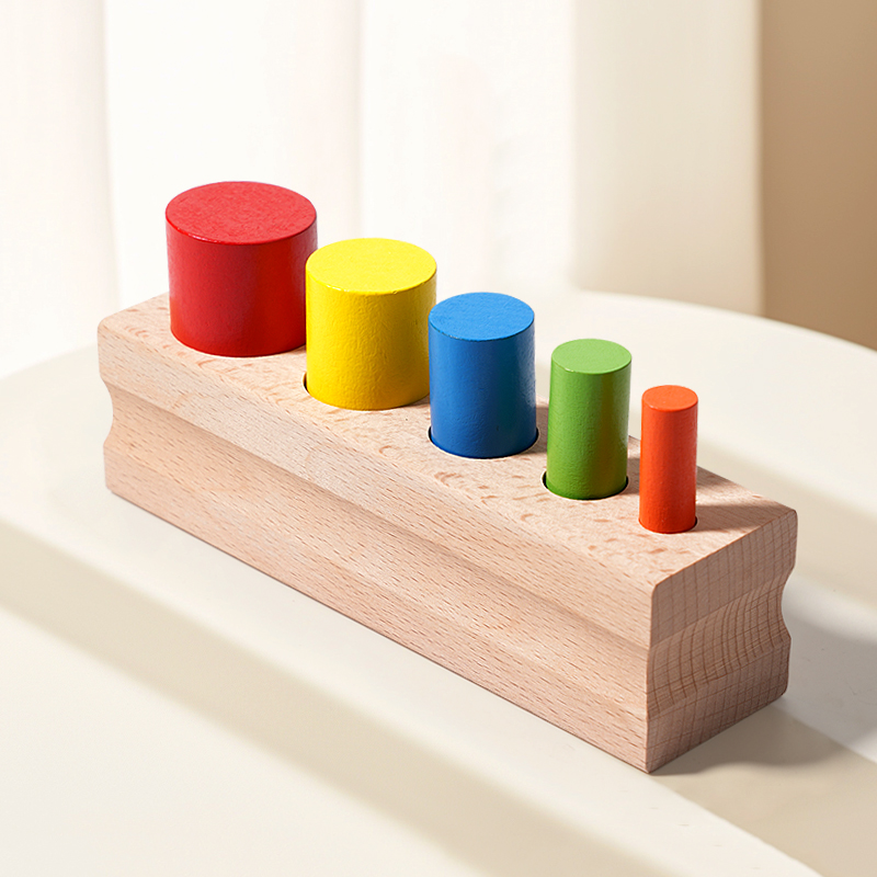 Kid Toys Ads - モンテッソーリ木製カラフルノブシリンダーブロックおもちゃは、子供たちが色とサイズを学ぶのに役立ちます。幼児向けの早期感覚教育玩具です。